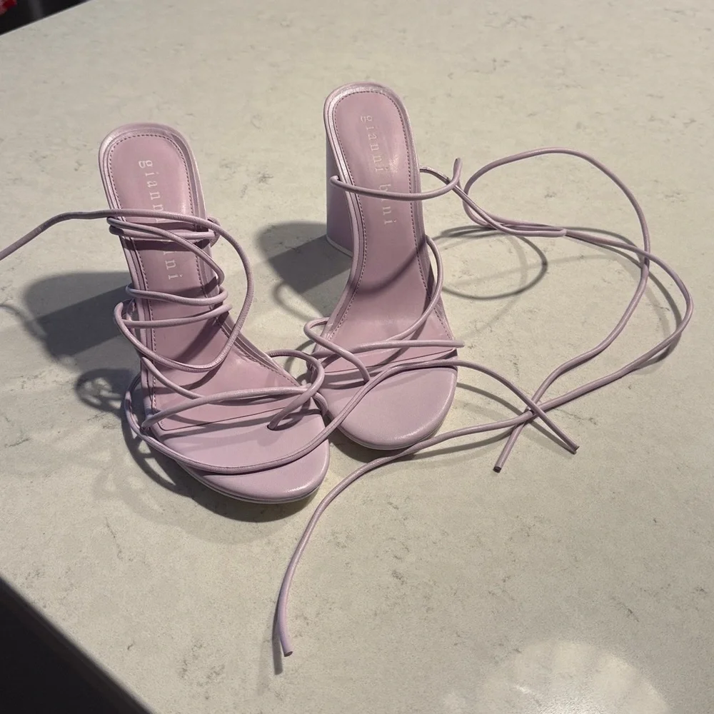 Gianni Bini leather strappy ankle wrap toe loop sandals Size 10M Color Purple